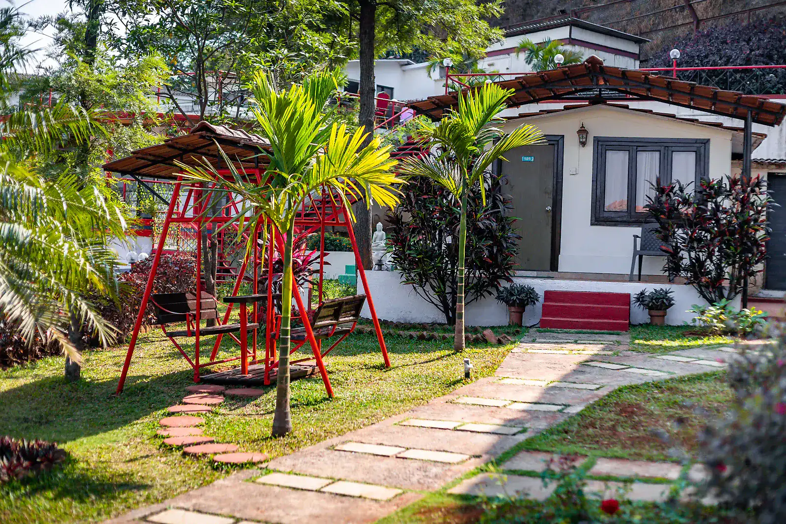 Deluxe Cottage exterior and garden