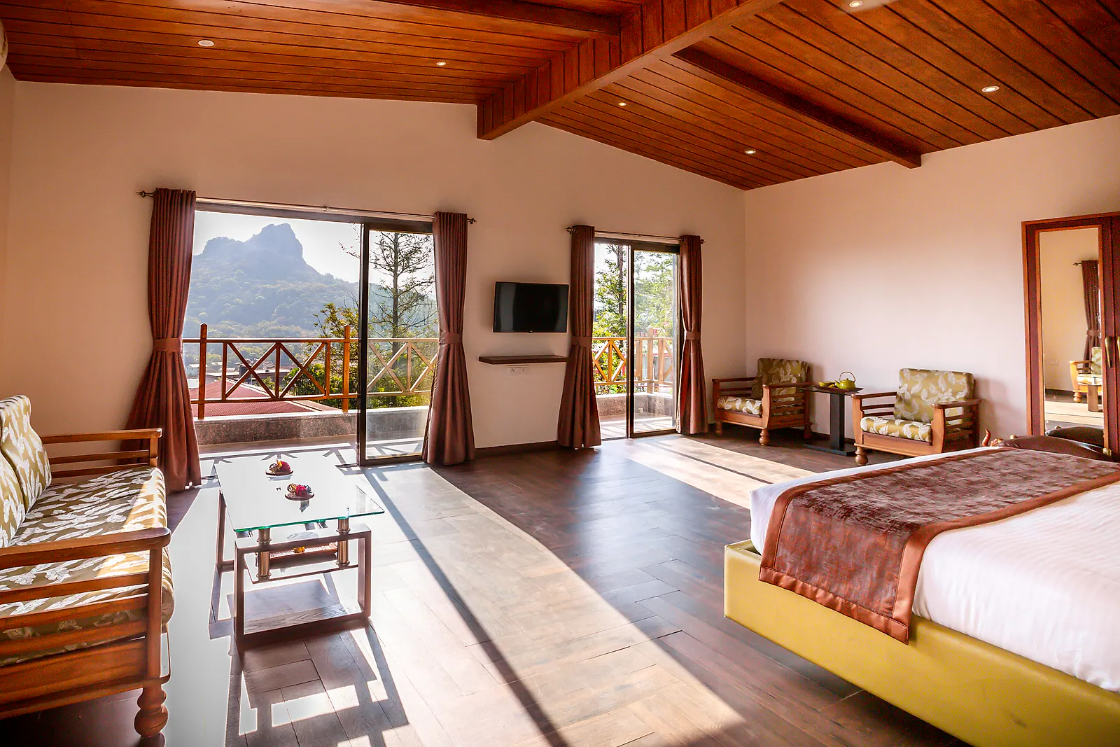 Villas vs Cottages: Choosing the Right Stay at Cloud 9