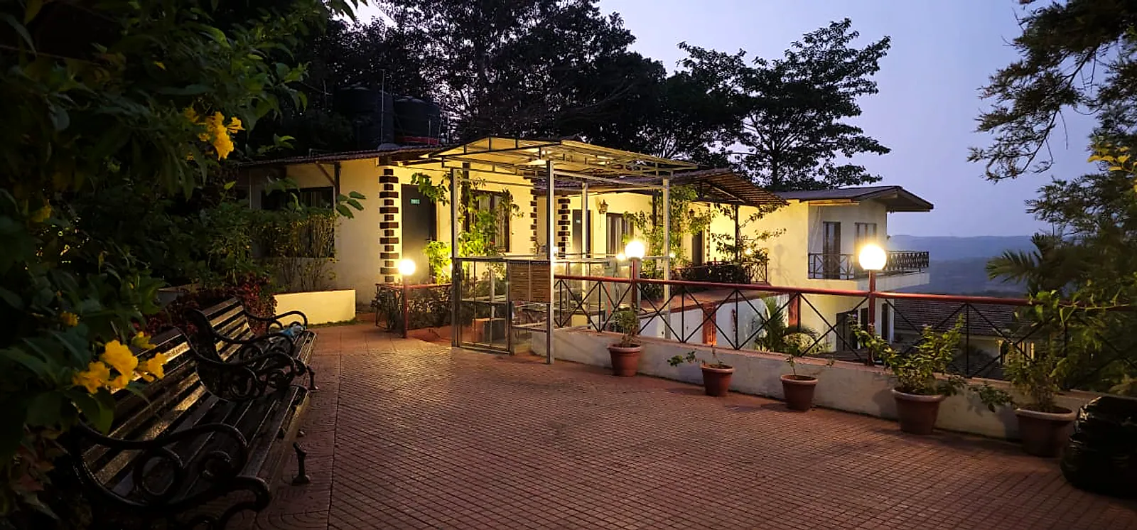 Hill Top Deluxe Cottage