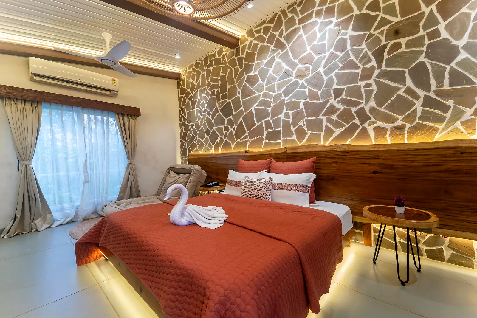 Aranya Honeymoon Suite living room